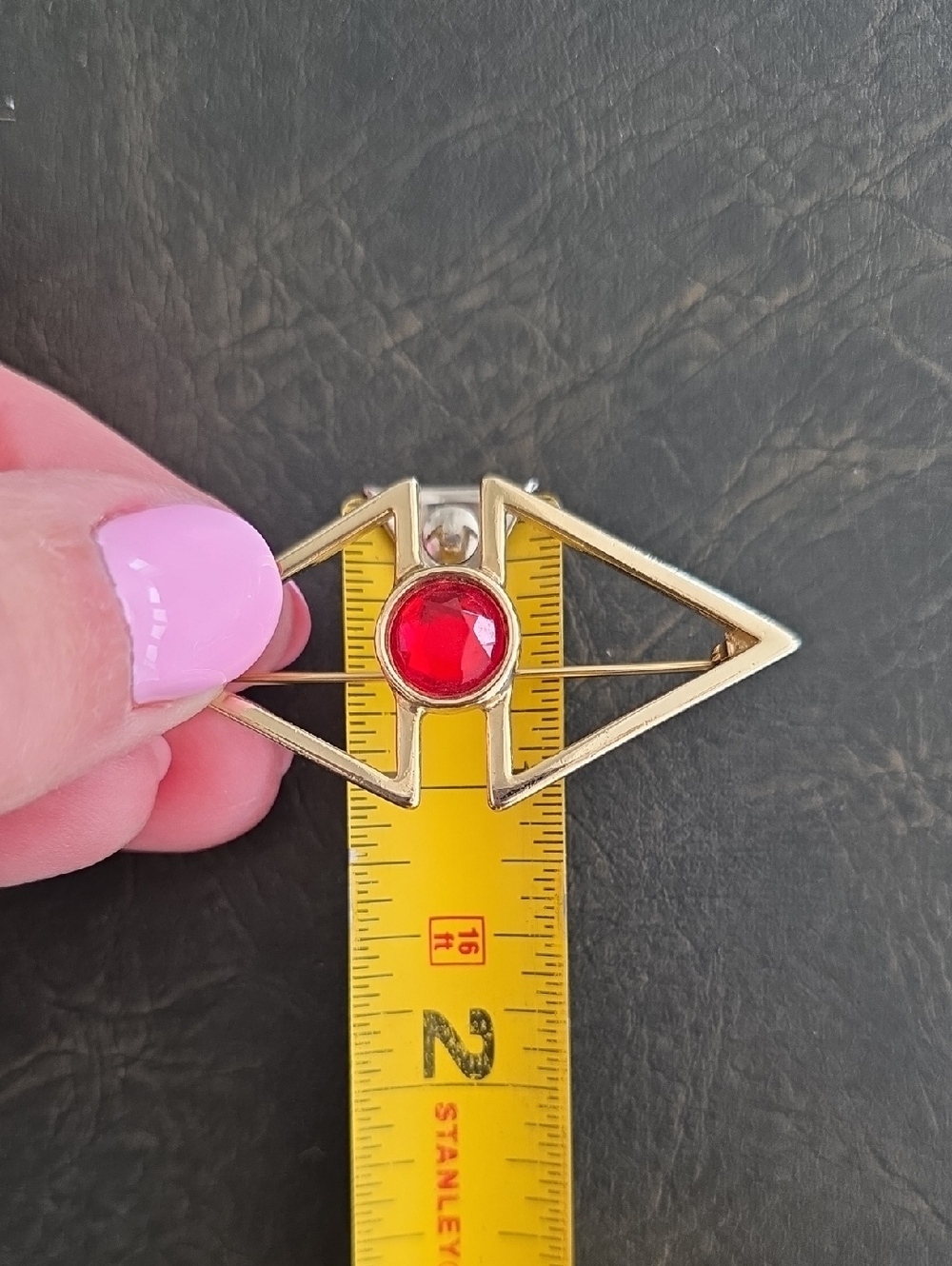 Vintage Art Deco MCM Geometric Gold-Tone Round Red Stone Center Brooch - Picture 4 of 4